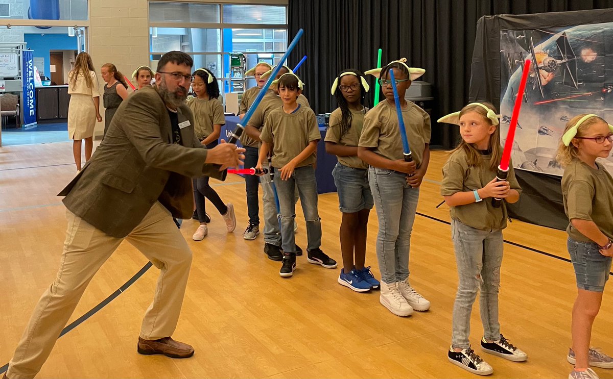 LisaFallaw's tweet photo. The joys of being an elementary AP!! You get to go on fun field trips AND play with a lightsaber! Welcome to Disney Land @KDBlankenship! Weβre so glad you joined the elementary βforceβ!! #FunAndJoy #ElementaryRocks https://t.co/SzLmfVlXdG