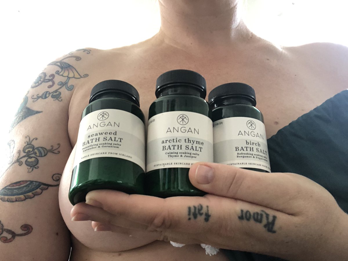 MistressDiNixi's tweet photo. Just received this lovely gift from @jerseyshore_sub international travels and I’m looking forward to soaking up my weekend. Thanks for the 🎁! #femdom #loyalty #bdsm #mistresscare https://t.co/XVkLOZgIOk