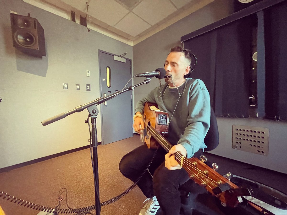 LorenMcGinnis's tweet photo. Live music in The Trailbreaker studio! I notice that only rock stars who are also parents make it into our studio to perform live morning sets. Cue Andrew Morrison of Aukuluk Records/The Jerry Cans/Harmonica Soloist.
#cbcnorth https://t.co/EjeExAEctv