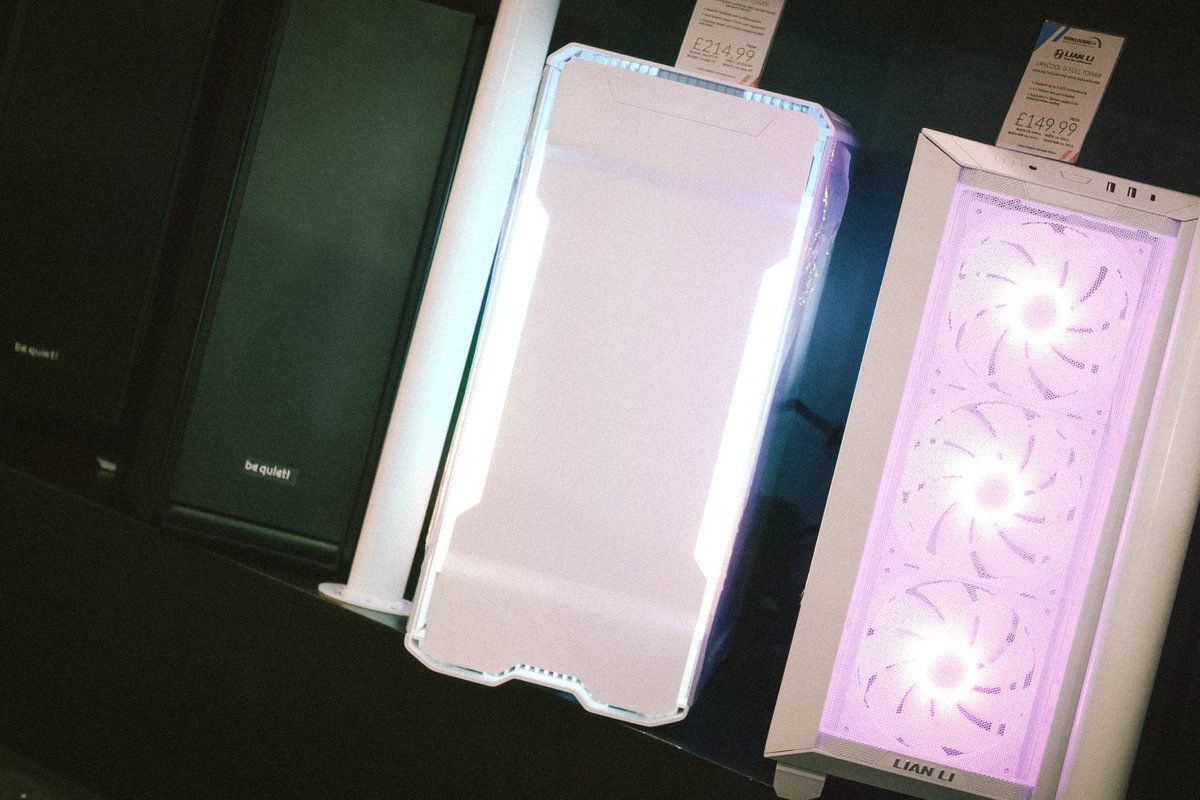 OverclockersUK's tweet image. ✨ Case Heaven ✨
Come check out our glorious wall of cases at #i69! 💎
Featuring highlights from @Phanteks, #Kolink, @GlobalLianli & @bequietofficial! 🤯💕