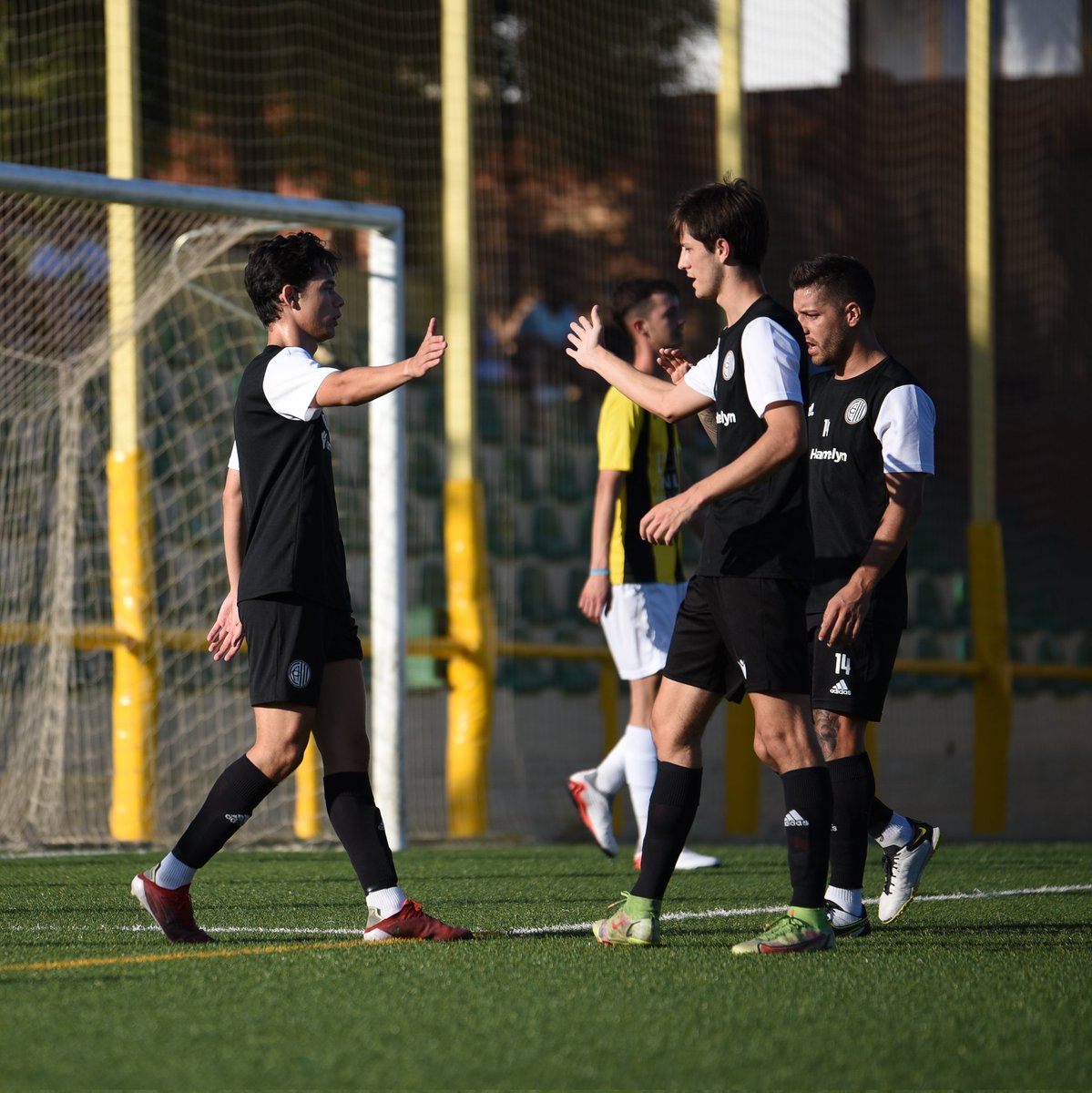 ClubAtlCentral's tweet photo. 🔊 PRETEMPORADA | #Mosqueo - #Central | 30' | 0-2 | ¡Gooooooool del #Central! ¡Segundo de @terrerojavii!
#QuédatePaSiempre ⚫⚪⚽️ https://t.co/oJZl6qqfvG