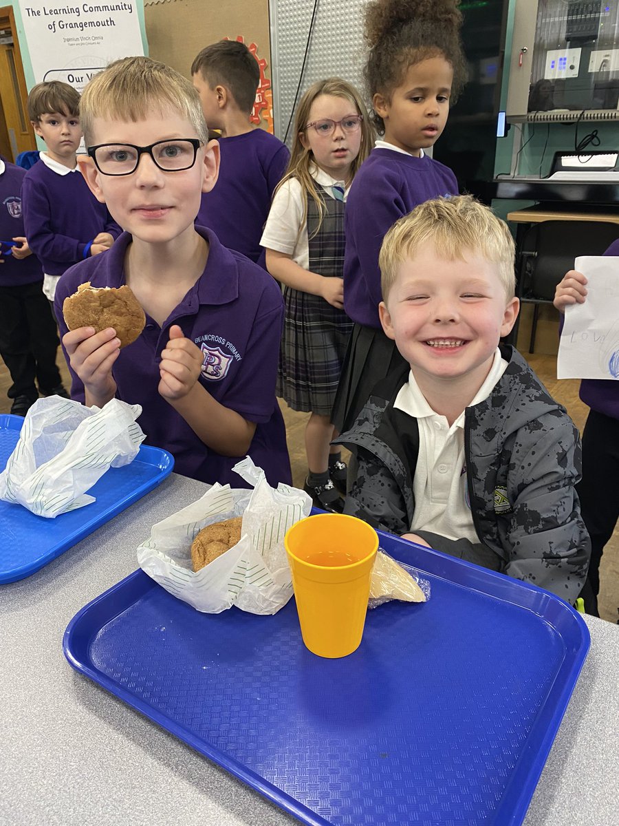MrBlairBPS's tweet photo. ππ©π»βπ€βπ¨πΌ P1 Buddies π©π»βπ€βπ¨πΌπ
P1B enjoyed a special lunch time with their P6 buddies today π
Our buddies helped us in the dining hall and played with us during lunch time π
Thank you @beanxmissrisk @MissMclellandBX @BXMrsLang P6 are great role models to our P1s
(1/5)
#BPSValues https://t.co/prlPe71uCv