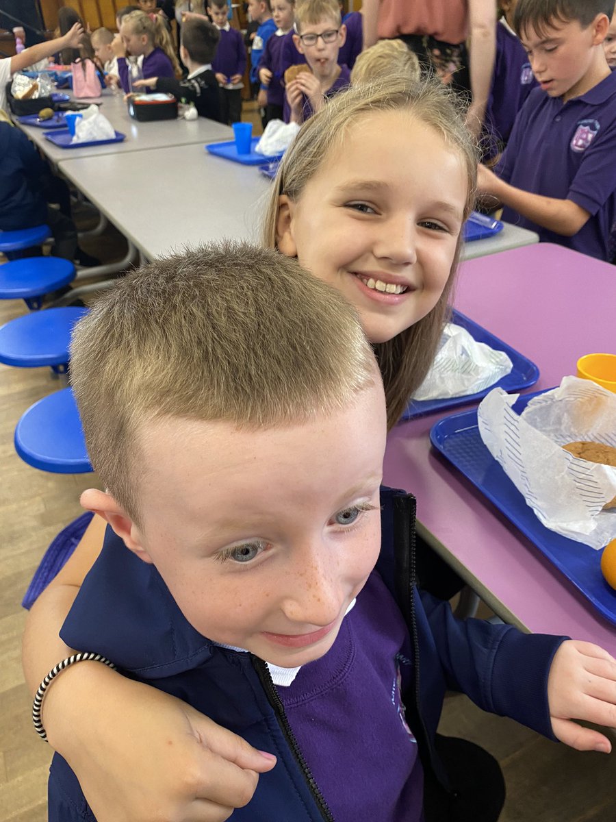 MrBlairBPS's tweet photo. ππ©π»βπ€βπ¨πΌ P1 Buddies π©π»βπ€βπ¨πΌπ
P1B enjoyed a special lunch time with their P6 buddies today π
Our buddies helped us in the dining hall and played with us during lunch time π
Thank you @beanxmissrisk @MissMclellandBX @BXMrsLang P6 are great role models to our P1s
(1/5)
#BPSValues https://t.co/prlPe71uCv
