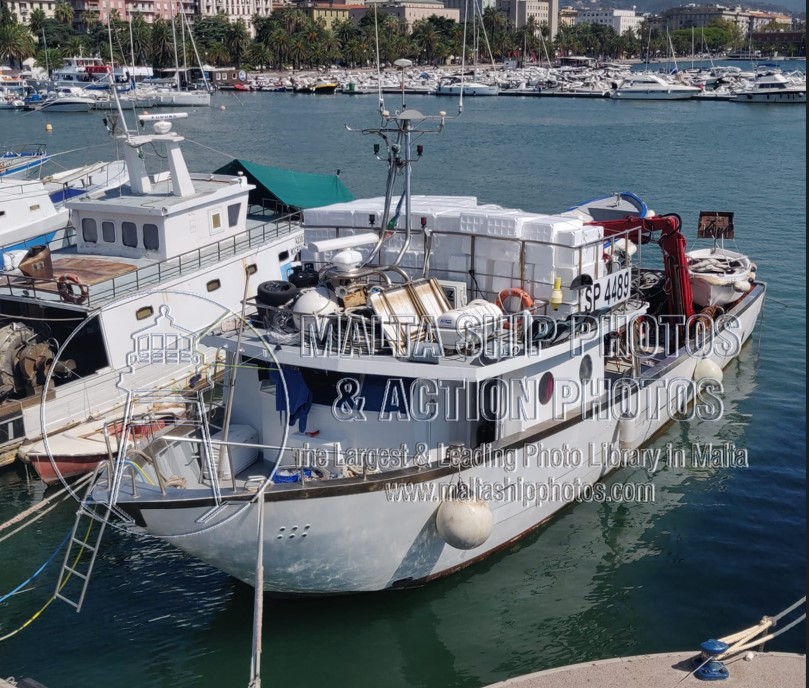 Shipguru's tweet photo. #Italian #fishingvessel with #fishingmatricola as #SP4449 #moored at #La_Spezia , #Italy - 16.08.2022 - https://t.co/nfgboxcB5B - NO PHOTOS can be used or manipulated without our permission https://t.co/0lt3leff9z