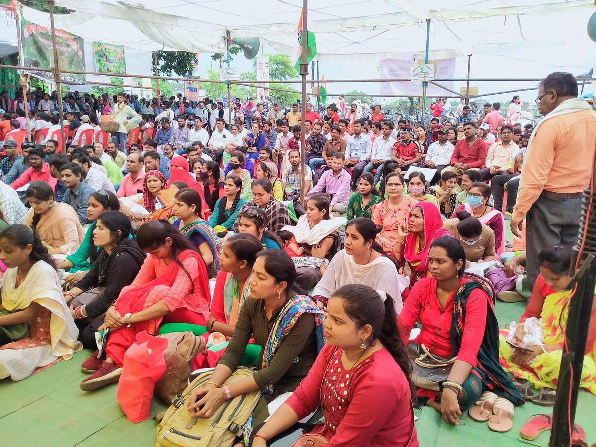 महाविद्यालयीन अतिथि व्याख्याता छत्तीसगढ़ द्वारा.26.08.22 को पुनः भारी संख्या में अपनी तीन सूत्रीय मांगों को लेकर शांतिपूर्ण धरना रैली समपन्न हुआ...
अपनी भी मजबूरी है,पेट भरना जरूरी है।
<a href="/umeshpatelcgpyc/">Umesh Nandkumar Patel</a> 
<a href="/bhupeshbaghel/">Bhupesh Baghel</a> 
<a href="/RahulGandhi/">Rahul Gandhi</a> 
<a href="/ChhattisgarhCMO/">CMO Chhattisgarh</a> 
<a href="/TS_SinghDeo/">T S Singhdeo</a> 
<a href="/AnusuiyaUikey/">Anusuiya Uikey</a>