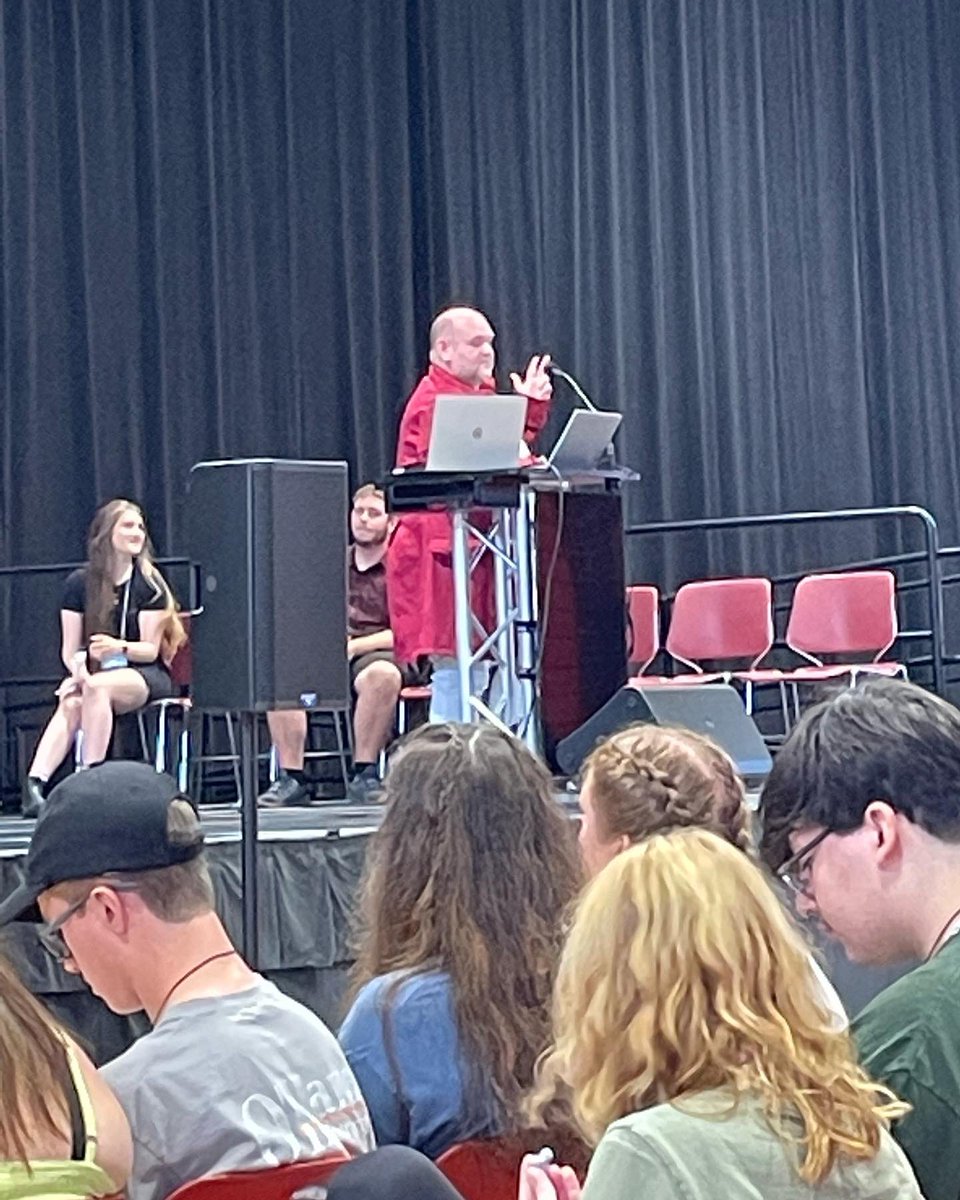 We got our maestro @billharcleroad  director of campus activities and leadership leading his troop of extraordinary student leaders in the AFH <> #DontThrowAwayYourShot!  <a href="/SUNY_Oneonta/">SUNY Oneonta</a> #OneyUp