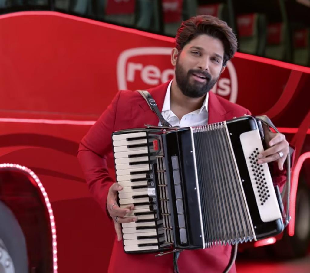 TrendsAlluArjun's tweet photo. STYLE KING ❎
STYLE ke KING 👑🔥

ICON STAR @alluarjun Stylish Looks from @redBus_in Ad!!! https://t.co/YcgbvwJYxD