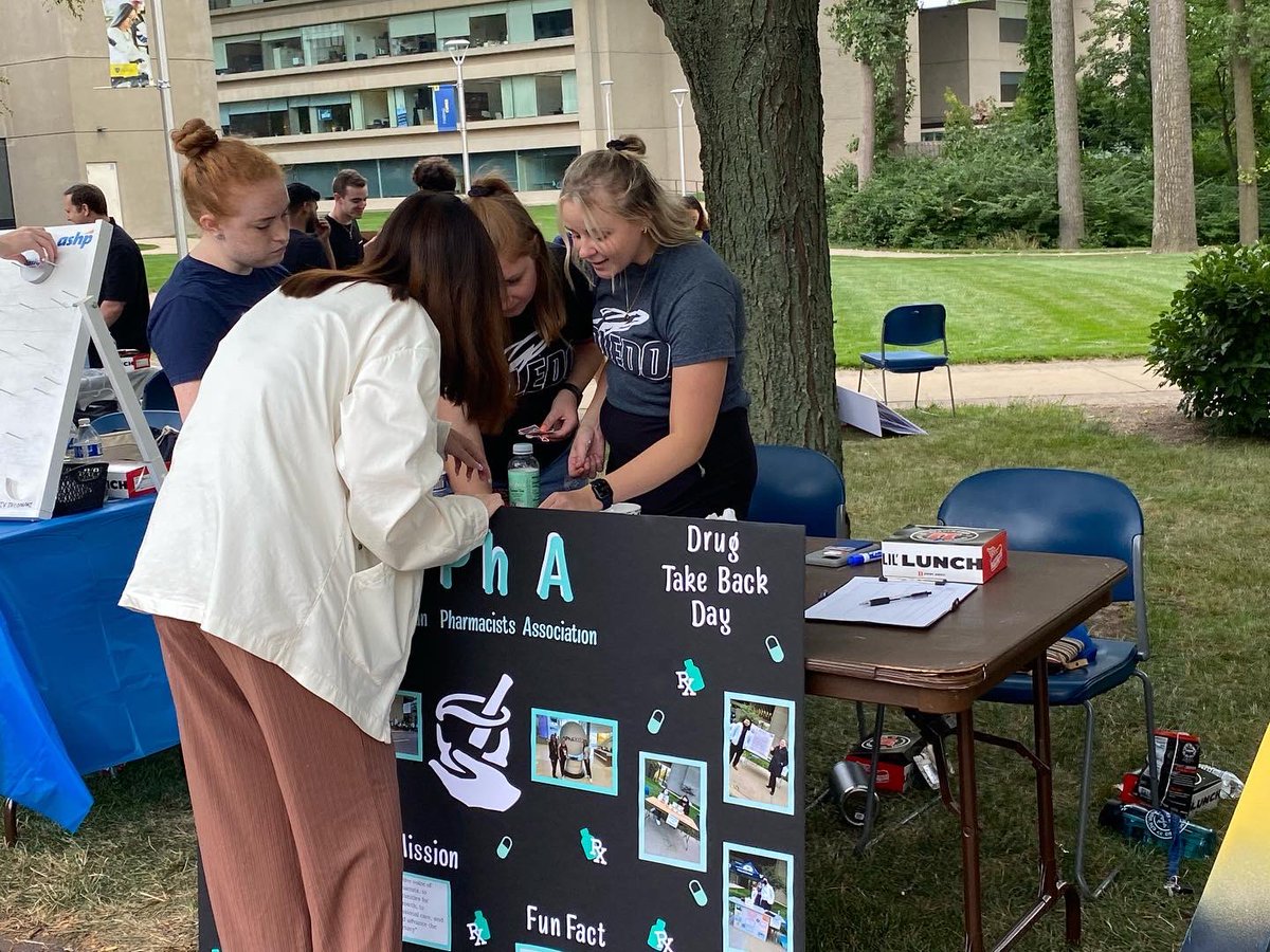 UToledoPharmacy's tweet photo. We enjoyed meeting our new professional division students at this week’s orientation events concluding with today’s cookout! We’re excited to see what you will do with your #education! #utoledo #utoledopharmacy https://t.co/2HfGxB2nkU