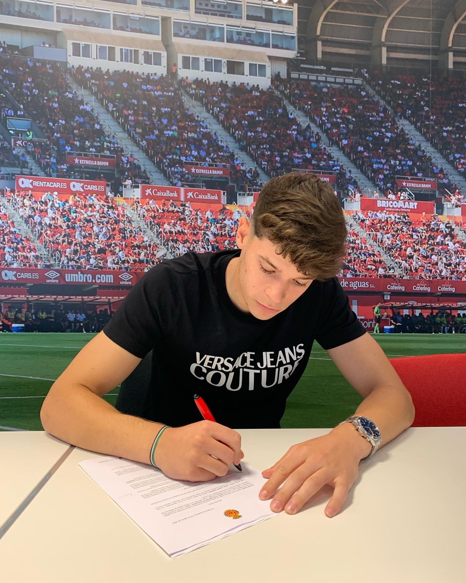 Muy feliz de unirme al <a href="/RCD_Mallorca/">RCD Mallorca</a>. Agradecer al club la confianza que me ha dado para hacer posible mi llegada. Con ganas de seguir creciendo y mejorando para aportar lo máximo al equipo. 🔴⚫️ #CapAmunt