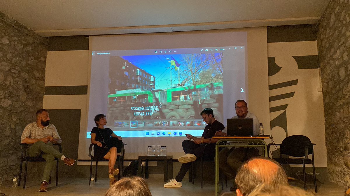 Impresionante el testimonio de <a href="/Ldevega/">Luis de Vega</a> <a href="/el_pais/">EL PAÍS</a> mostrando las imágenes de los primeros días de invasion en #Ucrania #periodismodealtura <a href="/uimp_pirineos/">UIMP Pirineos</a> <a href="/Periodistas_APA/">Periodistas de Aragón</a>
