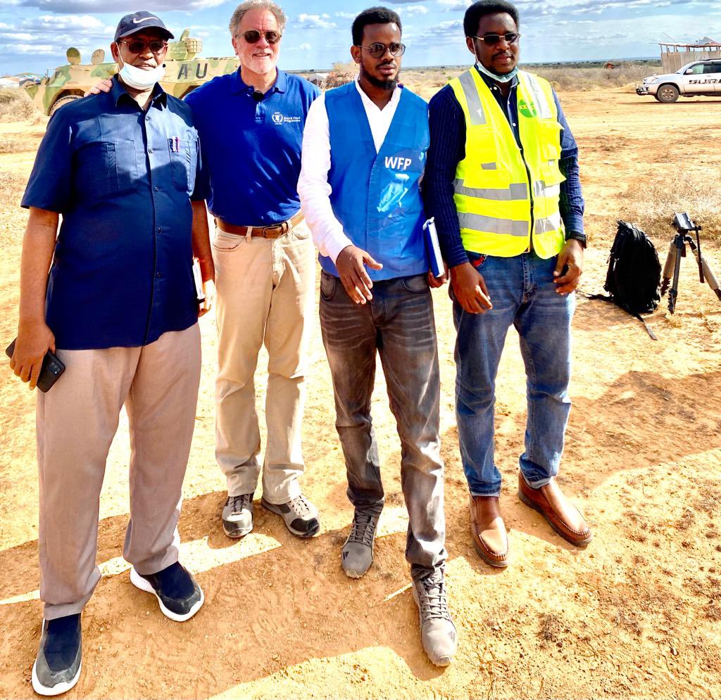 #DroughtinSomalia 
#Jubaland

World Food Programme Executive Director, David Beasley accompanied by <a href="/Sadosomalia1/">SADO Somalia</a> team in Bardera District where he visited Iftiin IDP camp and other sites to see firsthand information on the devastating effects of drought. @OxfamInSOM <a href="/WFPSomalia/">WFP Somalia</a>