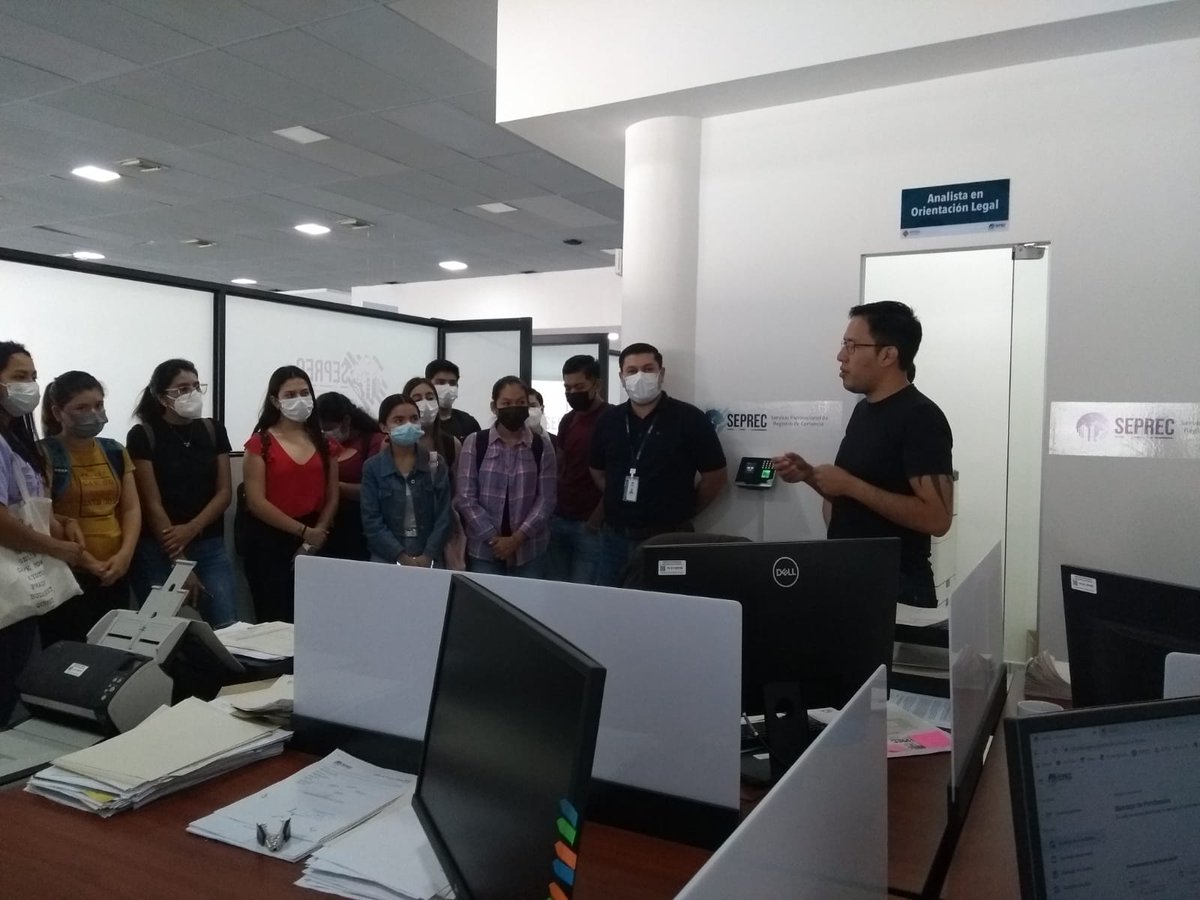 SEPRECBolivia's tweet photo. Estudiantes de Derecho Comercial de la Universidad Tecnológica Privada de Santa Cruz #UTEPSA, visitaron este viernes la Plataforma de Atención Santa Cruz del #SEPREC, conocieron el nuevo servicio de Registro de Comercio, el uso de la plataforma virtual, entre otros servicios. https://t.co/V9twSjA3VG