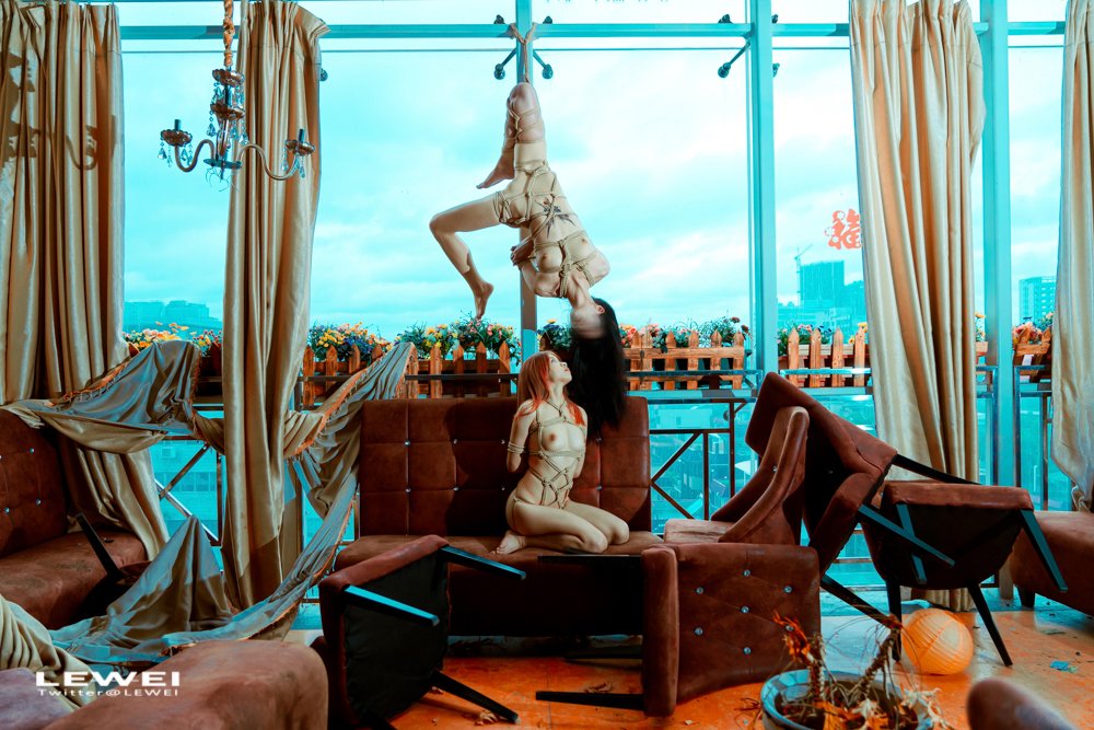 广州商场～
出镜：@muzhen88 @shaomaibb
#LEWEI #Bondage #Shibari  #BabyArt #ChinaArt #ChinaBondage #深圳约拍 #废墟捆绑
各类主题创作拍摄欢迎私我约拍～
投稿：
@Fengsiyuan
@CPTOUGAO https://t.co/zohXOS3BYw