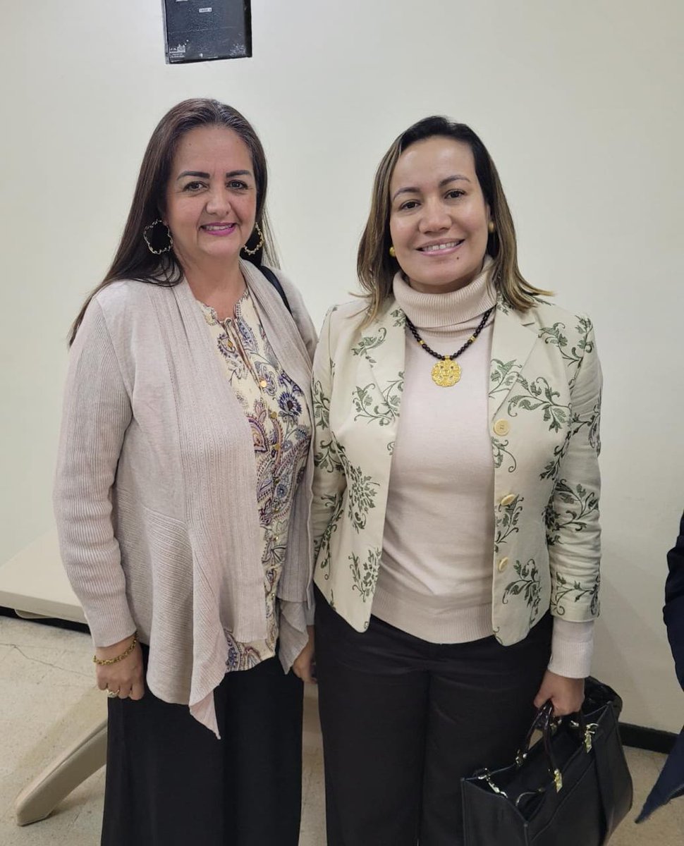 somosunitracoop's tweet photo. Unitracoop siempre en defensa de los Trabajadores del Sector Salud se compromete con la señora ministra @MinSaludCol a buscar fórmulas en pro de mejoras las condiciones .@MedimasEPS @Capitalsalud #esimed @miips #sana #GPP #ipsgénesis @CGTCol https://t.co/LWIlfmGP5h