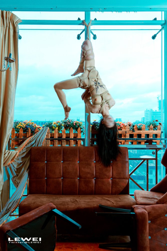 广州商场～
出镜：@muzhen88 @shaomaibb
#LEWEI #Bondage #Shibari  #BabyArt #ChinaArt #ChinaBondage #深圳约拍 #废墟捆绑
各类主题创作拍摄欢迎私我约拍～
投稿：
@Fengsiyuan
@CPTOUGAO https://t.co/zohXOS3BYw