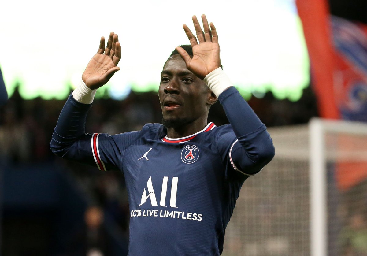 EFCdaily_'s tweet photo. Idrissa Gueye is waiting to join Everton, Everton are waiting for him to join. It’s just to do with settlement figures and a few other small bits. Nothing to do with Everton. 

[@ElBobble 🌕] https://t.co/v6GrfNsQEP