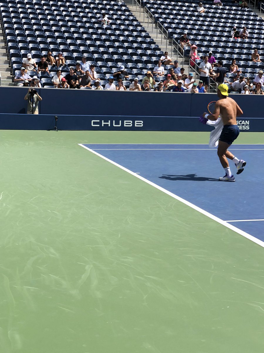 GlamSpinTennis's tweet photo. Rafa earlier #USOpen #usopenfanweek #VamosRafa #RafaelNadal𓃵 https://t.co/kcU55OpSRs