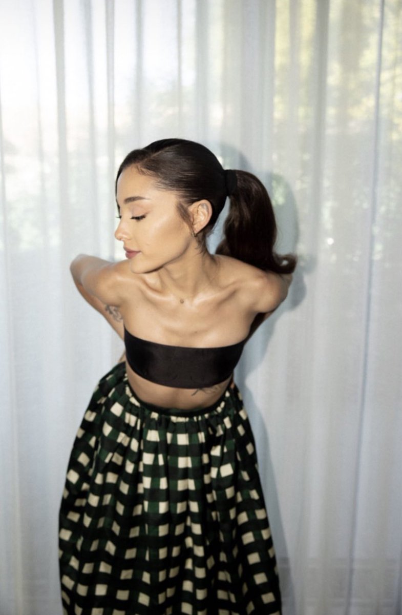 arianarchivee's tweet photo. ariana grande wearing prada https://t.co/Fb1MmgpEeb
