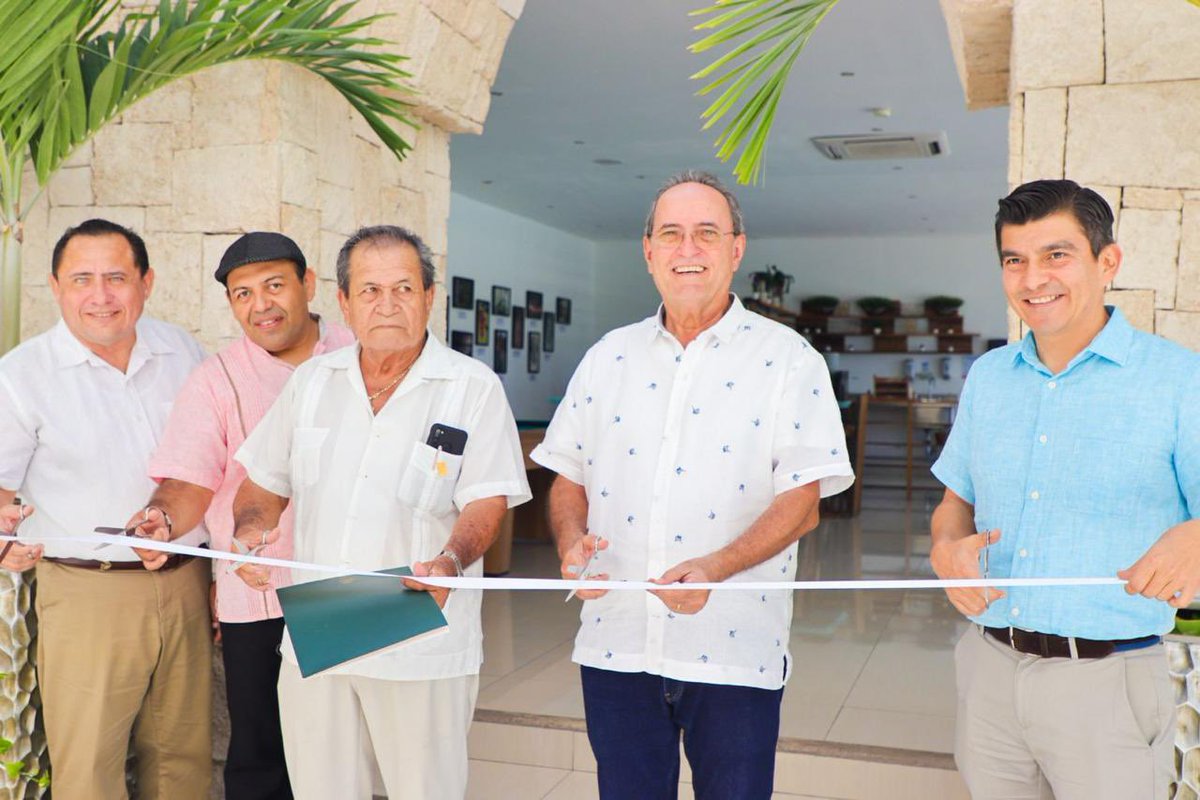 soyateneadeisla's tweet photo. En el marco del programa “𝟭𝟮𝟬 𝗮𝗻̃𝗼𝘀 𝗱𝗲 𝗹𝗮 𝗖𝗿𝗲𝗮𝗰𝗶𝗼́𝗻 𝗱𝗲𝗹 𝗧𝗲𝗿𝗿𝗶𝘁𝗼𝗿𝗶𝗼 𝗙𝗲𝗱𝗲𝗿𝗮𝗹 𝗤𝘂𝗶𝗻𝘁𝗮𝗻𝗮 𝗥𝗼𝗼” inauguramos la Exposición Fotográfica  🖼 “𝗜𝘀𝗹𝗮 𝗠𝘂𝗷𝗲𝗿𝗲𝘀, 𝗧𝗿𝗶𝗯𝘂𝘁𝗼 𝗮 𝗤𝘂𝗶𝗻𝘁𝗮𝗻𝗮 𝗥𝗼𝗼” en el hotel @MiaReef. https://t.co/aXBsYavXPm