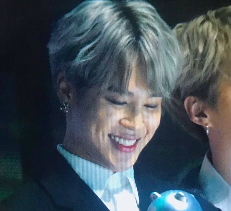 jmnpicbot's tweet photo. @28minimoni LMAO here's another one 😭🫶 https://t.co/hXNVWSz6hI