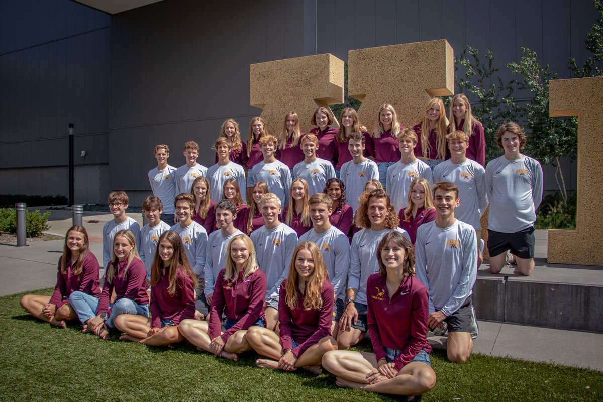 GopherCCTF's tweet photo. Presenting your University of Minnesota Cross Country program! 

*cue the rouser* 🎶 https://t.co/8p4OHX69HH