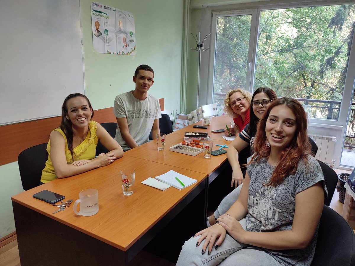 Радваме се да посрещнем нашите приятели от <a href="/JAMacedonia/">JA_Macedonia</a>, с които ще планираме нови съвместни инициативи и проекти. Чака ни слънчев и ползотворен уикенд 🌞