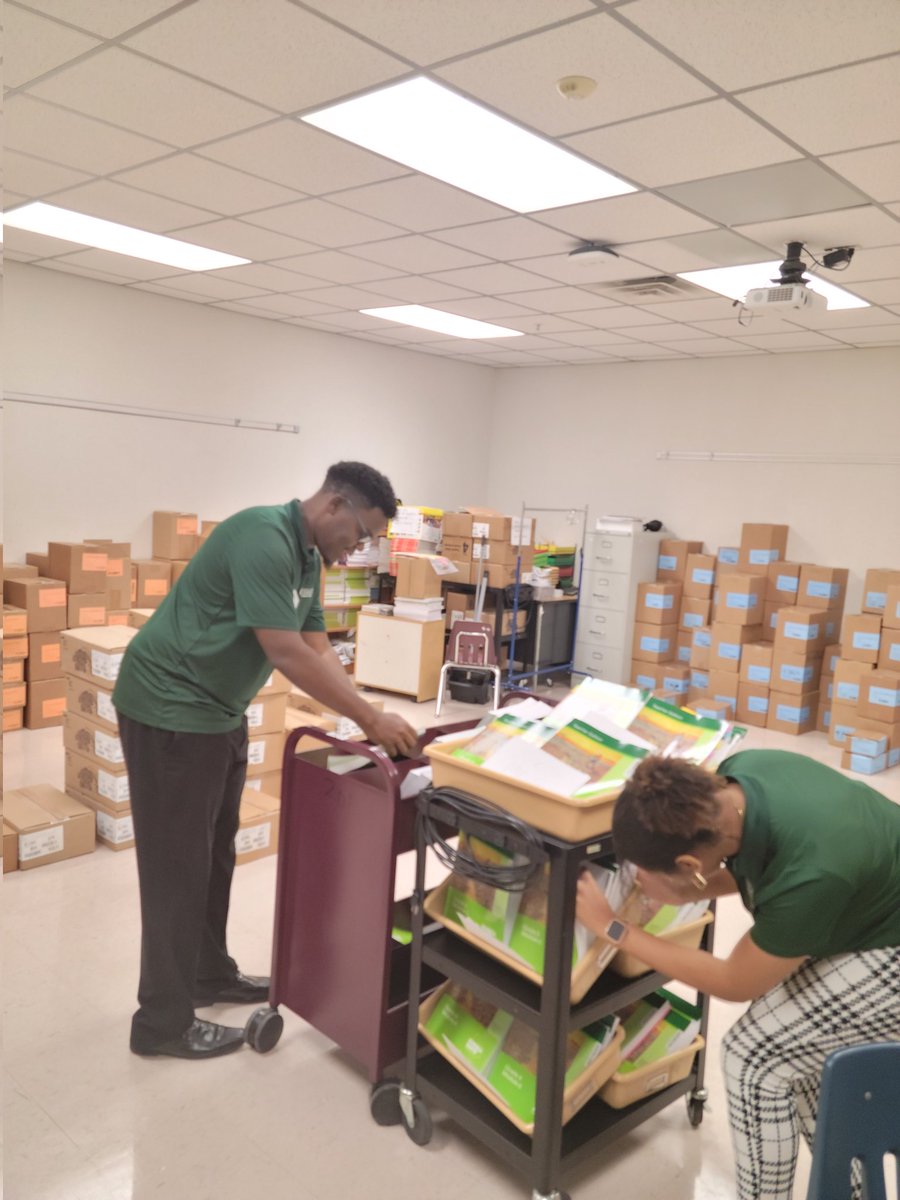 DrKAuguste's tweet photo. Shout out to @toeducateall program managers for coming through to provide a helping hand this Friday morning. It takes a village to shift the narrative. Thank you @NoTeacherLikeMe and Robyn for your support! #changethenarrative #SElightscameralearn https://t.co/ZMCNugBMt3