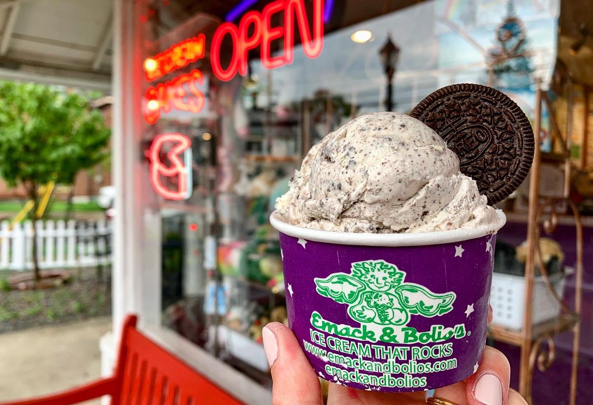 Kicking off the weekend with not one, but TWO new flavors! 🤩

🍒Cherry Chip: Cherry ice cream with lots of dark chocolate chips!

🍫White Chocolate Oreo: White chocolate ice cream with a generous Oreo swirl!

#emacksalbany #emackandbolios #icecream #albanyny #aroundalbany