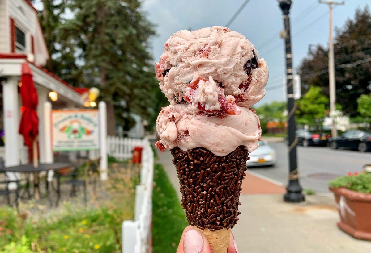 EmacksAlbany's tweet photo. Kicking off the weekend with not one, but TWO new flavors! 🤩

🍒Cherry Chip: Cherry ice cream with lots of dark chocolate chips!

🍫White Chocolate Oreo: White chocolate ice cream with a generous Oreo swirl!

#emacksalbany #emackandbolios #icecream #albanyny #aroundalbany https://t.co/SVxR0P8OX2