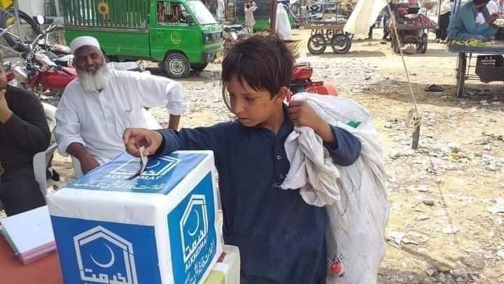 bangash_saib's tweet photo. The heaviest donation for flood affectees.
#FloodsInPakistan
#Peshawar https://t.co/ywPprAtI9K