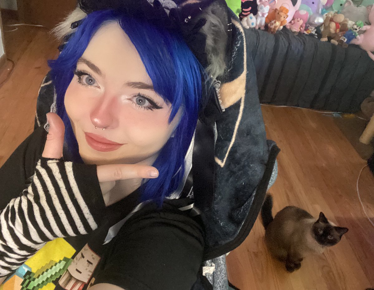 Sahara on Twitter: "Playing some old school RuneScape and just chatting