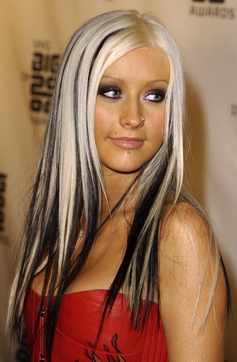 Christina Aguilera's Infamous Two-Toned VMA's Hair Was So Much More  Meaningful Than We Realized / Twitter
