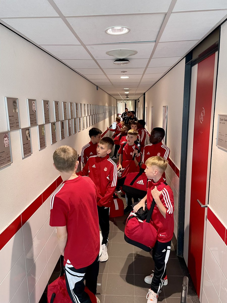 A nice experience for our U12s to play a friendly match against Ajax ahead of this weekend’s tournament. An honour to be invited and we were well looked after at their famous Academy. #YoungDonsInEurope 🔴⚪️