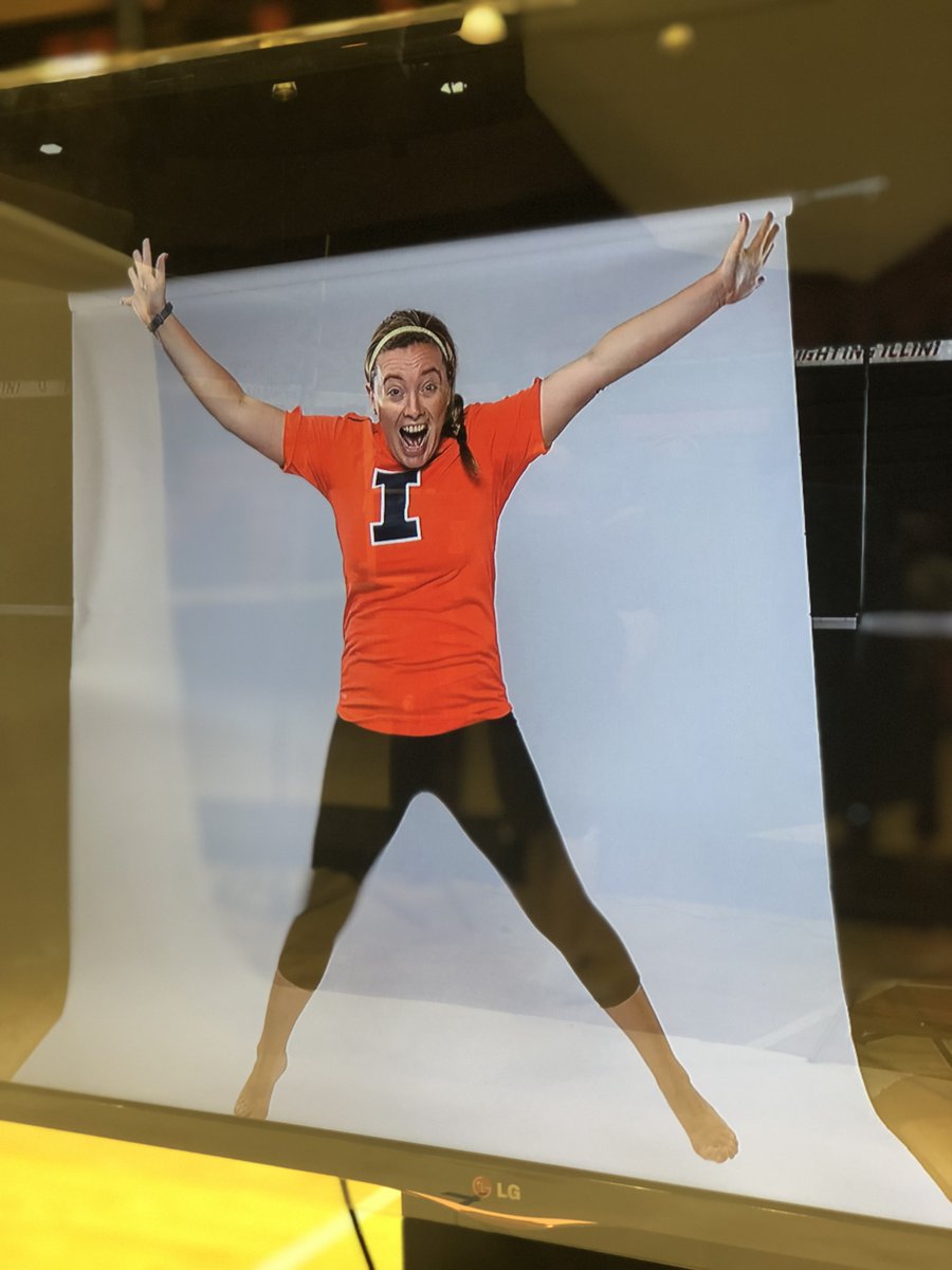 thelibbyshow's tweet image. The end of an era. The Libby Show is signing off. ✌️ 

This week marks my last with @IlliniAthletics as I have accepted a new position with @ILLINOISmed on campus. 

It's bittersweet, but its been an amazing seven years living out my dream of working with my hometown team.