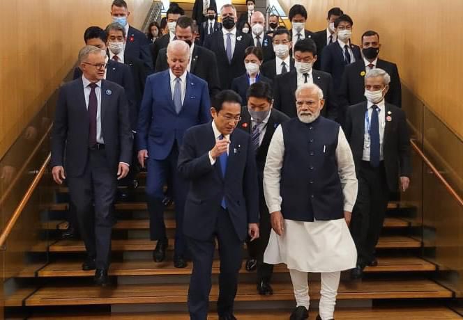 jlxmi11's tweet photo. Congratulations  Hon’ble  @PMOIndia Shri @narendramodi ji💐💐💐
உலகில் மிகவும் பிரபலமான தலைவர்களின் பட்டியலில் பாரத பிரதமர் திரு நரேந்திர மோடி அவர்கள் மீண்டும் முதலிடம். 
 #ModiJi #ModijiAt72 #ModiJiWorldWideNo1 https://t.co/ca83YFLzqg