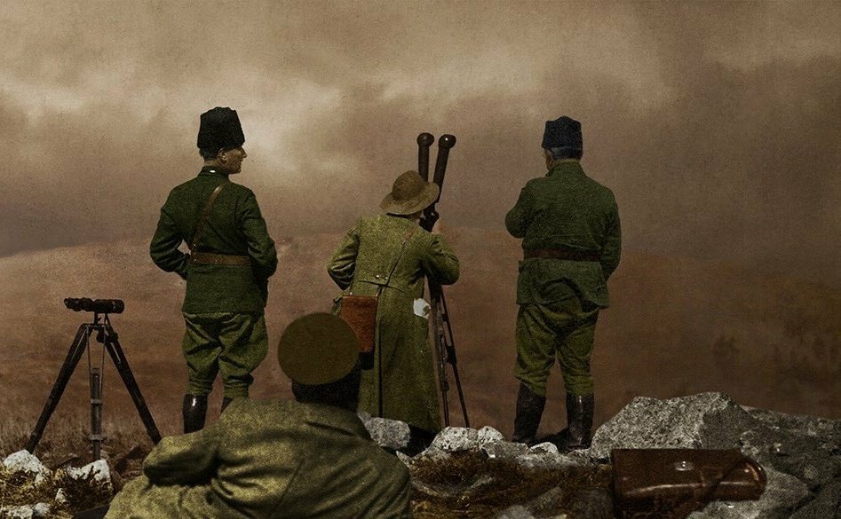 TurkunInkilabi's tweet photo. 30 Ağustos Zaferi öncesi Başkomutan Mustafa Kemal Paşa Kocatepe'de.
Sabah saat 05.30, 26 Ağustos 1922. https://t.co/hQMKPMxaap