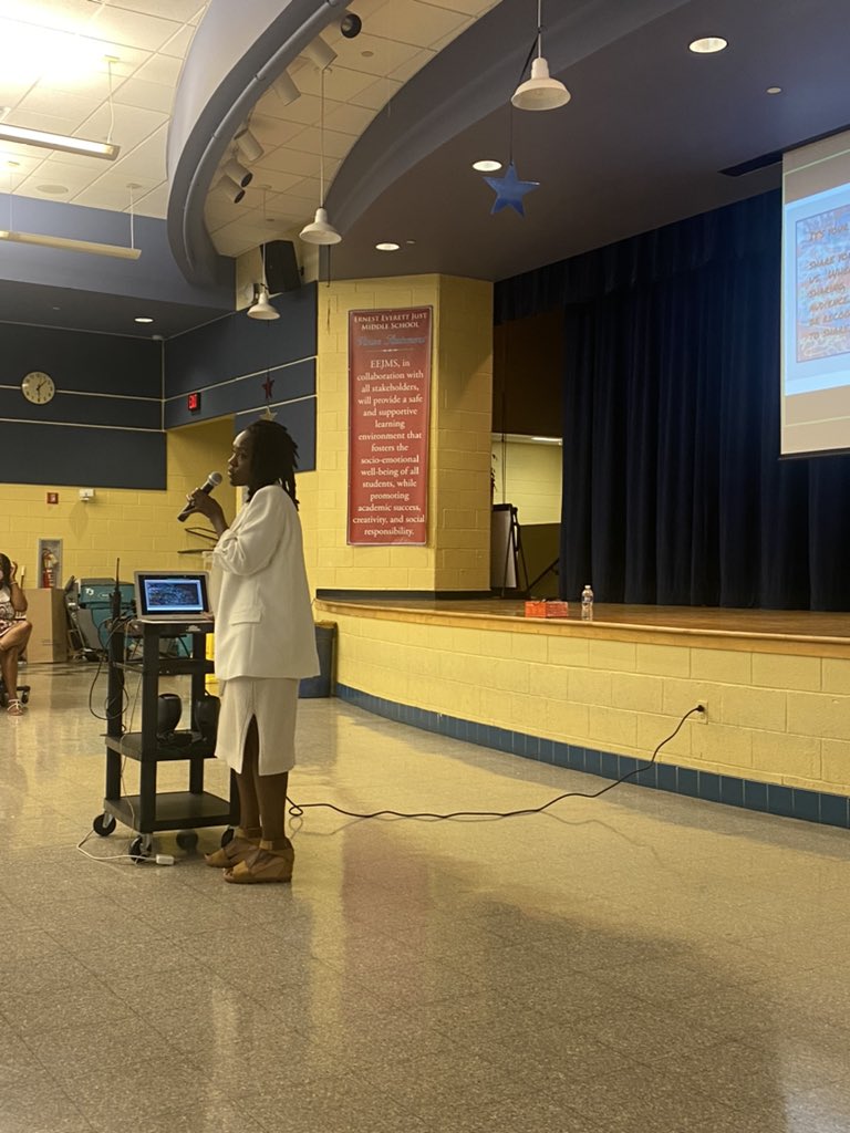 MarsonRichards1's tweet photo. @eejust_ms_PGCPS AP Garris reviews the First and Second Day of School Norming Lessons with the staff...an excellent way to build culture and nurture relationships, while introducing the systems and structures that will support a positive learning environment! @DCLeads4Change https://t.co/A2xmJD7uId