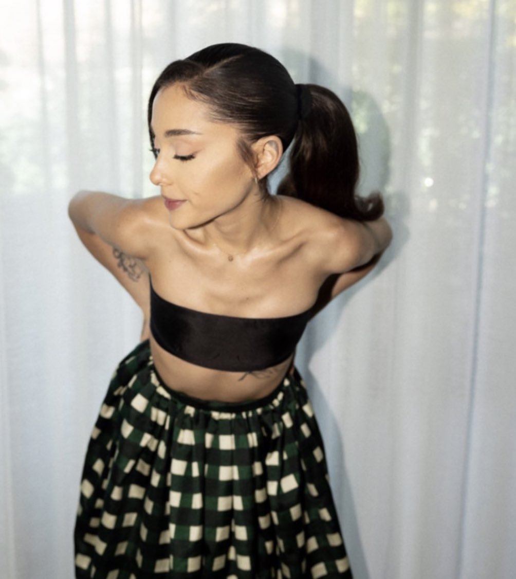 ArianaWorldHQ's tweet photo. Ariana Grande stuns in new photos. https://t.co/UkhqKiIIYh