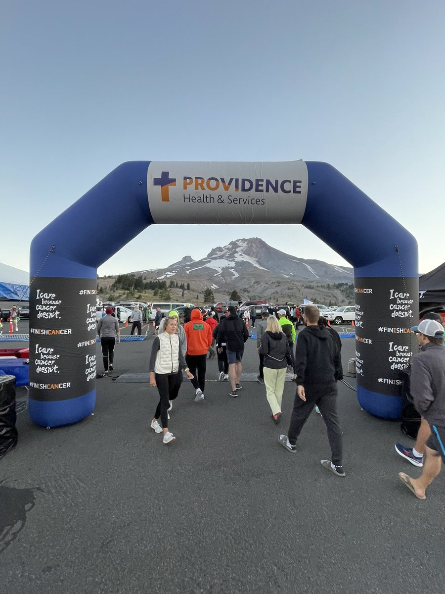 EvanWatsonNews's tweet photo. Weโre off! Our @KGWNews team is running Hood to Coast this weekend!
I started leg 1 by ignoring Kate Bushโs advice and running straight down that hill. More to come. See you at the beach, friends. #HTC22 #HTC40 https://t.co/PtlYxoQS10