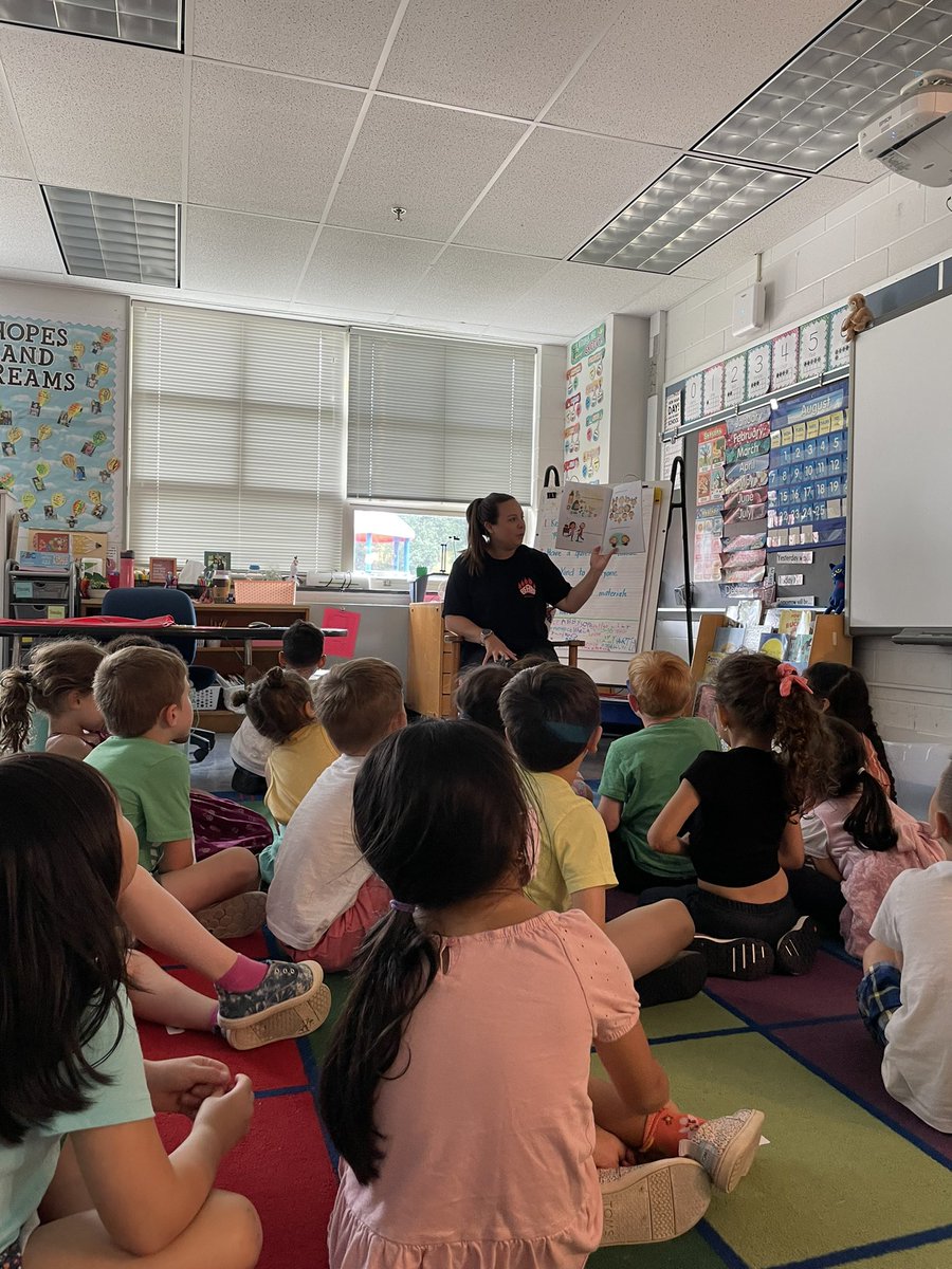 ASpurl's tweet photo. What is the best way to spend a Friday afternoon? In classes for read alouds, of course! 📖❤️ @OldeCreekES @fcpsnews https://t.co/nPPumjU2db