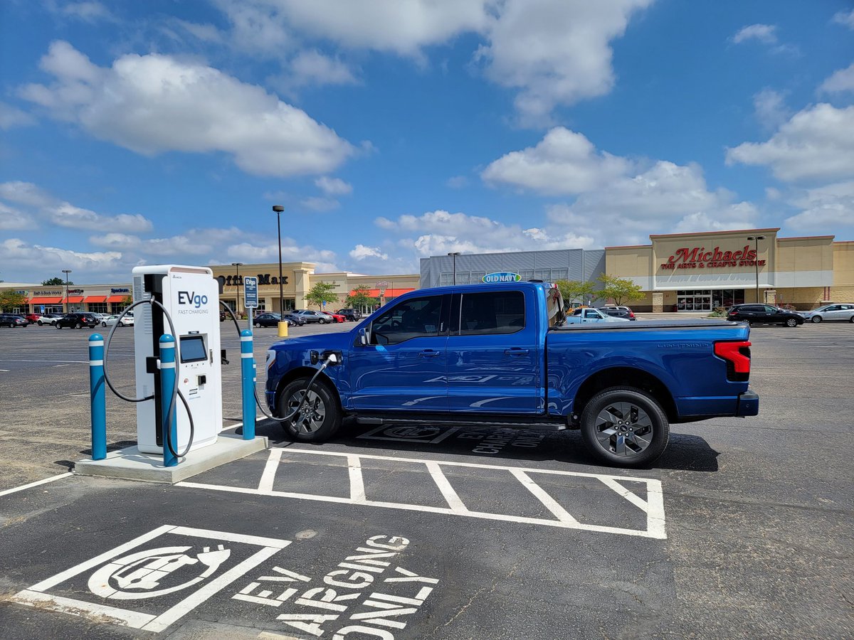 Welcome to Columbus, Tyner.  What's the name of your favorite @evgonetwork unit and where is it located?

#DriveEVCbus #DCFC #ElectricVehicles #FordF150Lightning