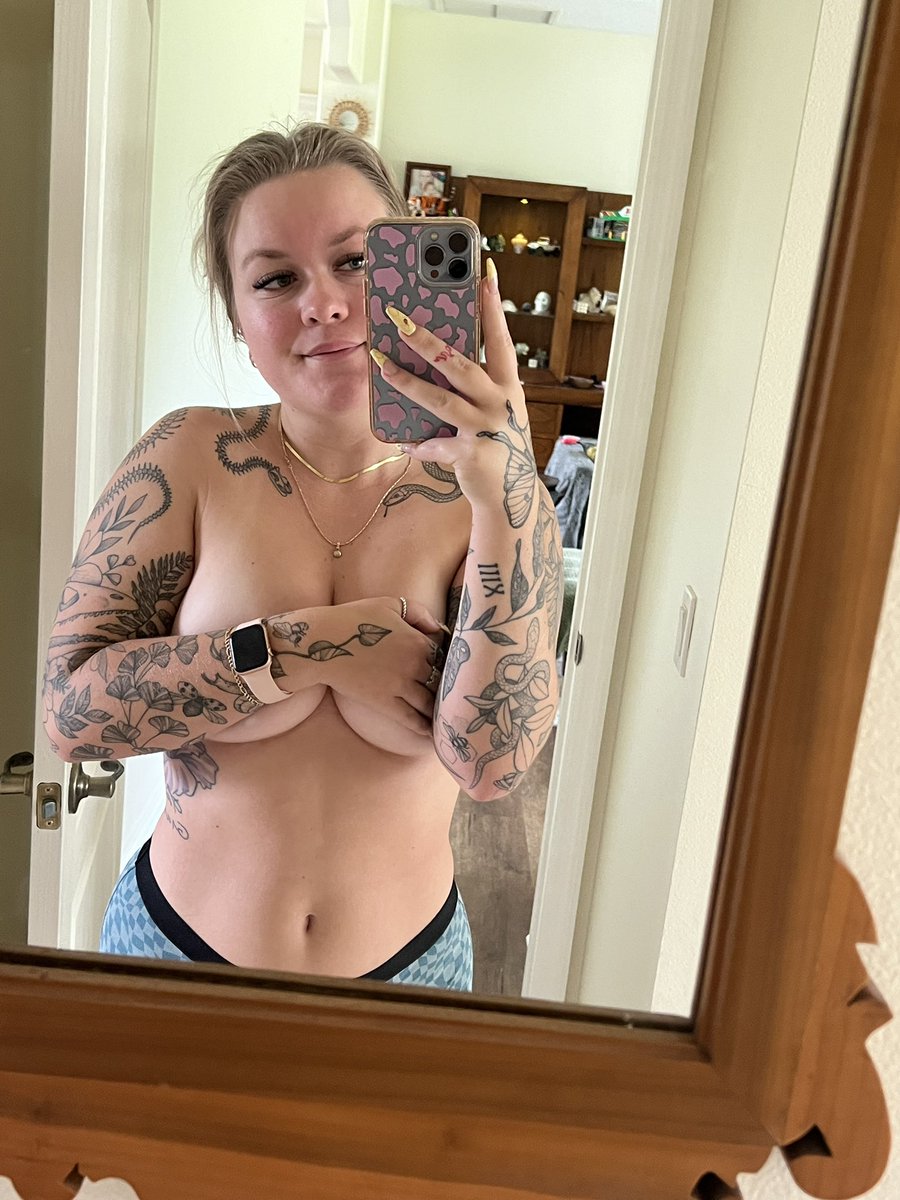 nikki nelson 🍑 on X: happy weekend 🤠 t.coDGOTQYcNuh  X