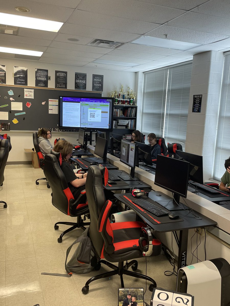 motechteacher's tweet photo. Learning to code our first program in #pltwcse @PLTWorg going great! #goblackcats #hhsblackcats https://t.co/71siTtjCsS