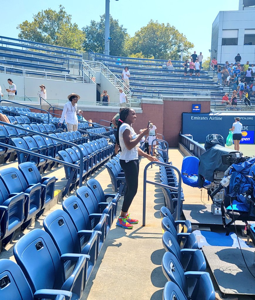 CCSMOOTH13's tweet photo. So cool of Coco to come out and show her support for Chris. Said she rushed to the court right before he served it out. 🙌🏼 Then, she got the crowd chanting "Giraffe" as he was packing his bag. 🦒🤣 Lucky fans got to get some selfies before she left. ❤️ #CocoGauff https://t.co/46T1dYKOas