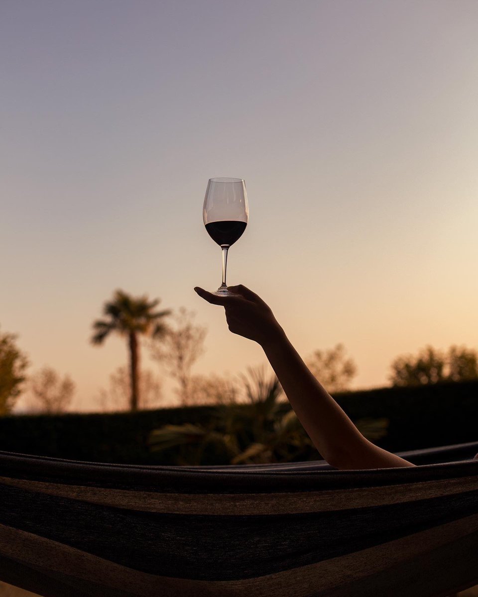 GallinaPielWine's tweet photo. ¡Pues ya es oficial, el mes de agosto se acaba! ¡Pero aquí la marcha #gallinera no termina y seguimos disfrutando #atope de unos de los momentos más #winefanatics del verano! ¡Las puestas de sol son nuestro gran #flipe!😎
¡Enjoy the weekend #winefanatics!🔥🍷 https://t.co/6uBvr6o71s