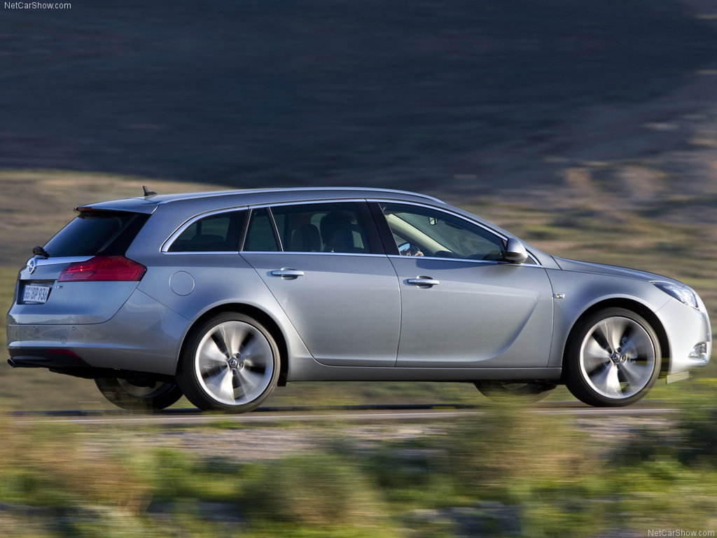 reziser's tweet image. An interesting feature of the #Opel/Vauxhall Insignia wagon's boot is that it comes pre-loaded with a #Renault 4. 

Unexpected #crossovers