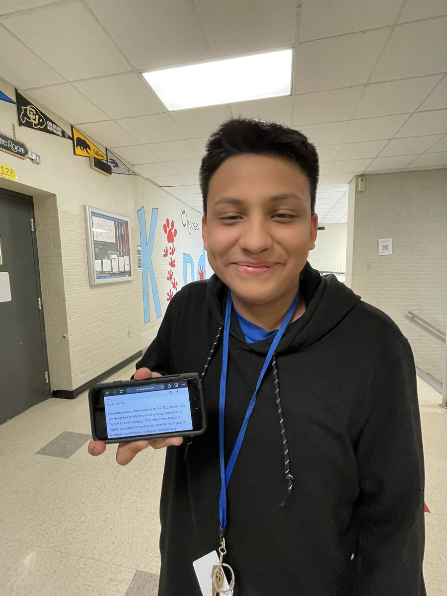 clgamage's tweet photo. Greatness Growing @CastleberryISD
-student athletes thriving                                -future rhetoricians striving                          -college admissions apps soaring               -LIONS ROARING                                          #chs_lions     #cisdathletics https://t.co/tTyumkdhCJ