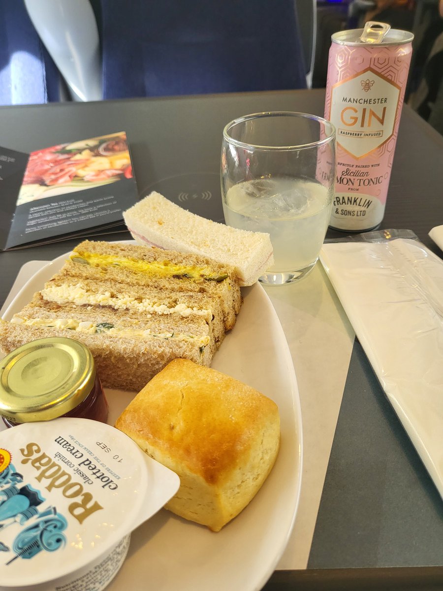 world_backwards's tweet photo. First class on @AvantiWestCoast 

Not really a backpacker any longer.   Still a traveler https://t.co/U5gAErlJeQ