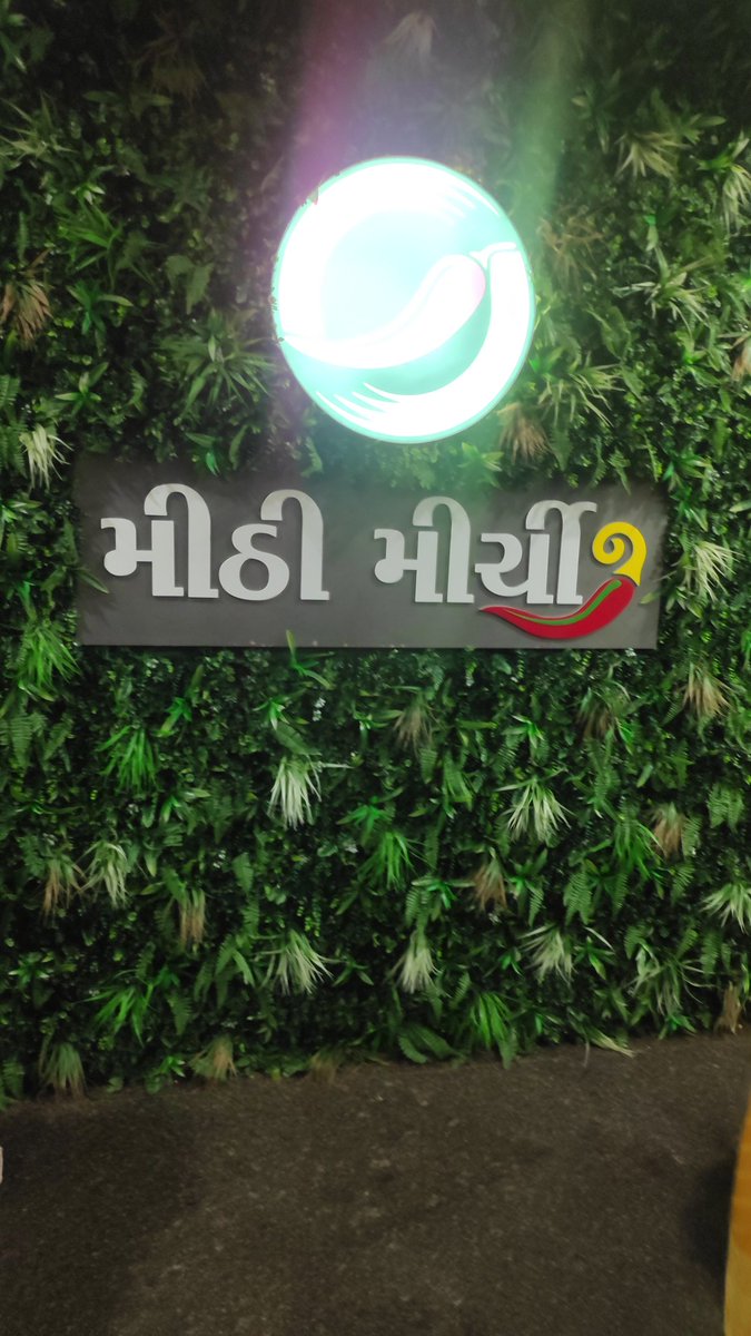 skywalkers09's tweet photo. #Gujaratifood
#MithiMirchi
#Ahmedabad https://t.co/hN87BZ3T1P