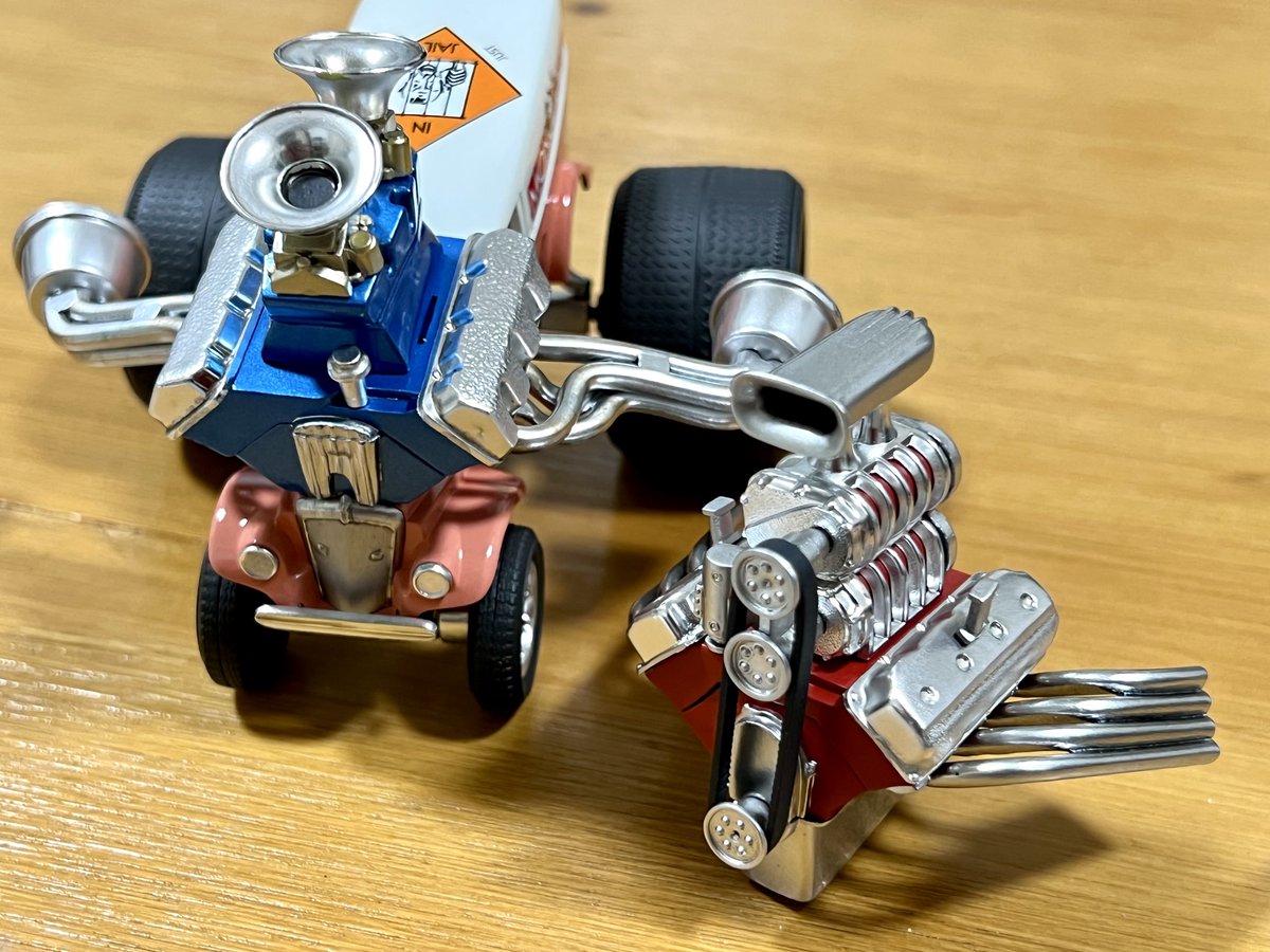 ogu512bb's tweet photo. #LittleRedZinger
#mpckits
 
これまた凶暴そうなエンジン！
 
横のが1/25 ZZRのなので、いったいこいつのスケールはどんなんだ。

jailbreakerのと比べると、結構しっかりした造形したはりますね。
 
 #アメリカンカープラモ https://t.co/vqsdiBqXMc
